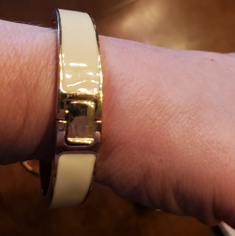 Kate Spade Off White Enamel & Gold Tone Logo Hinged Bangle Bracelet - Picture 9 of 13